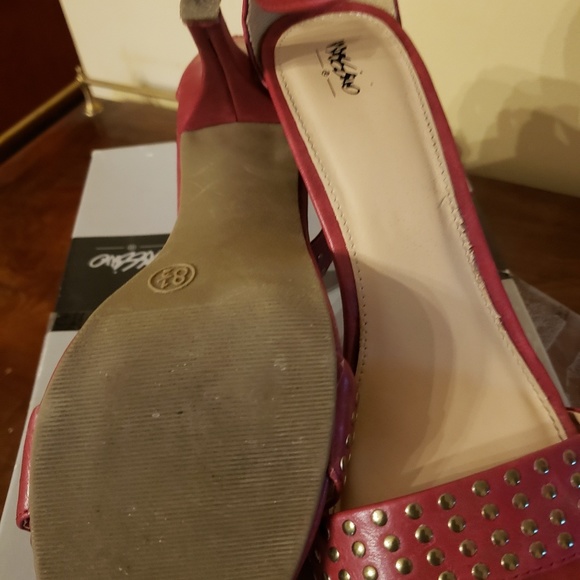 Sandals - Picture 3 of 4